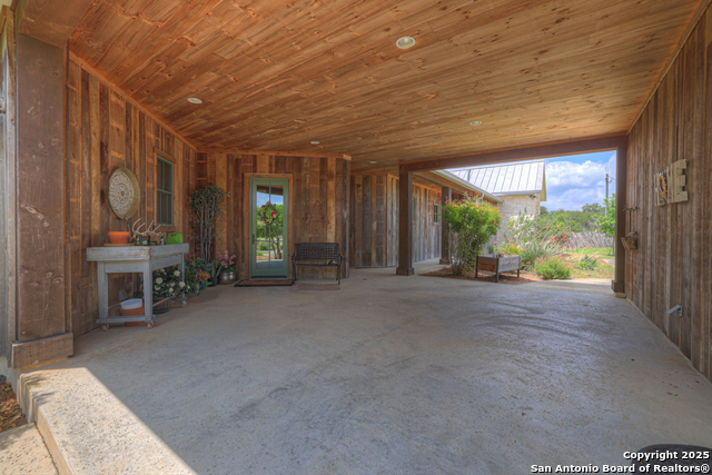 Listing photo id 60 for 1514 Fm 1376