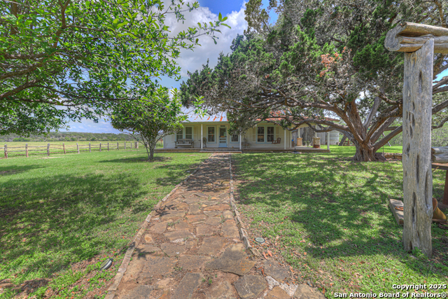 Listing photo id 64 for 1514 Fm 1376