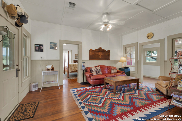 Listing photo id 69 for 1514 Fm 1376