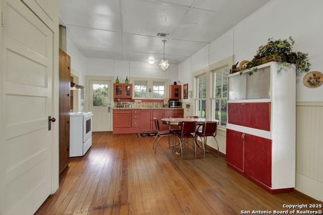 Listing photo id 70 for 1514 Fm 1376