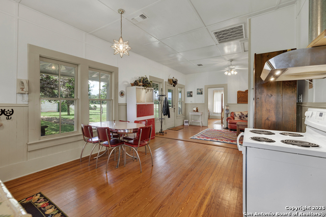 Listing photo id 71 for 1514 Fm 1376
