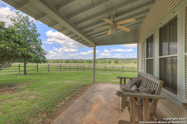 Listing photo id 77 for 1514 Fm 1376