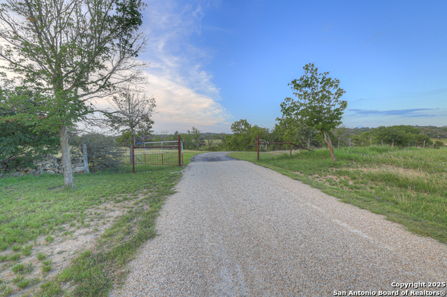 Listing photo id 6 for 1514 Fm 1376