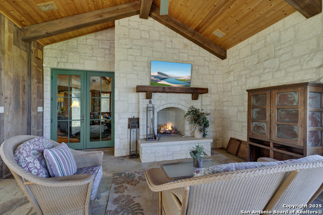 Listing photo id 82 for 1514 Fm 1376