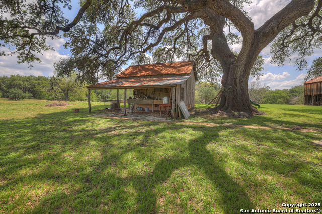 Listing photo id 86 for 1514 Fm 1376