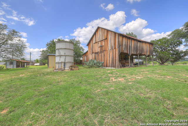 Listing photo id 87 for 1514 Fm 1376