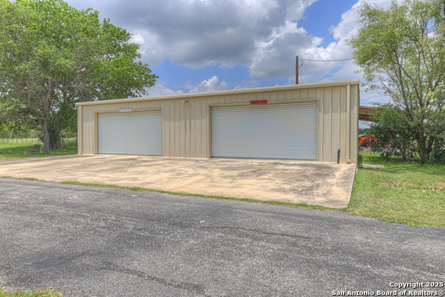 Listing photo id 92 for 1514 Fm 1376