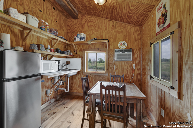 Listing photo id 95 for 1514 Fm 1376