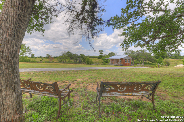 Listing photo id 97 for 1514 Fm 1376