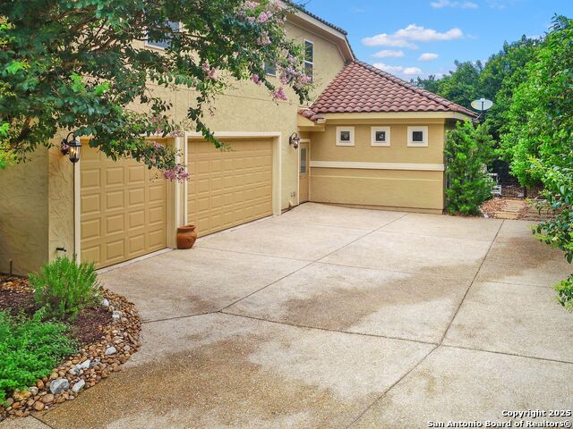 Listing photo id 8 for 14402 Contour Place