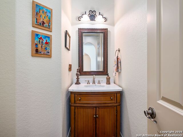 Listing photo id 15 for 14402 Contour Place