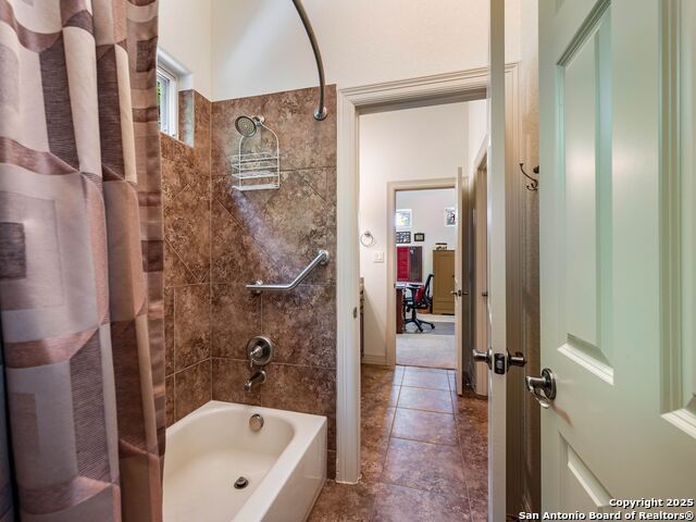 Listing photo id 34 for 14402 Contour Place