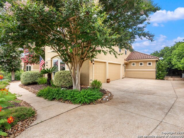 Listing photo id 7 for 14402 Contour Place
