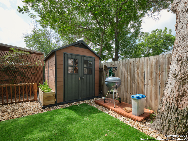 Listing photo id 30 for 238 Carolina Street