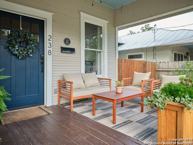 Listing photo id 2 for 238 Carolina Street
