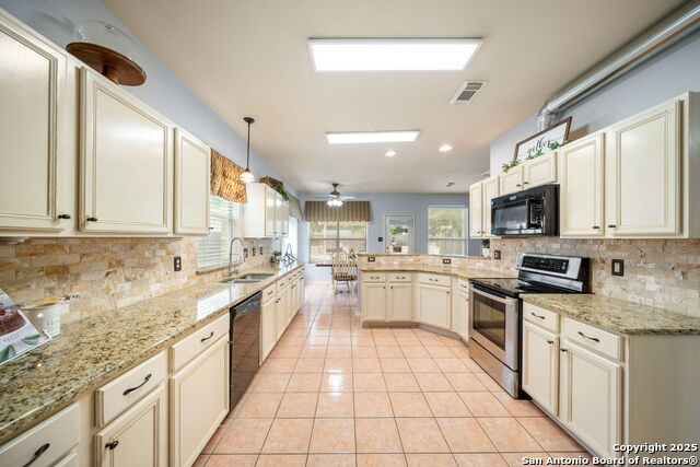 Image 14 of 38 For 1005 Summer Haven Ln