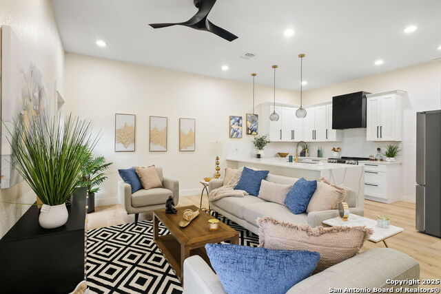 Image 13 of 45 For 1021 Hackberry S 401