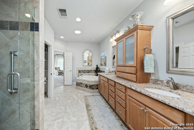 Image 25 of 50 For 4 Horns Cross