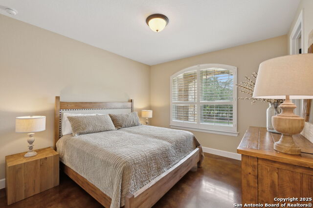 Image 26 of 41 For 858 Riverforest