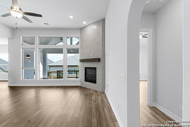 Image 18 of 47 For 923 Gyngell Lane