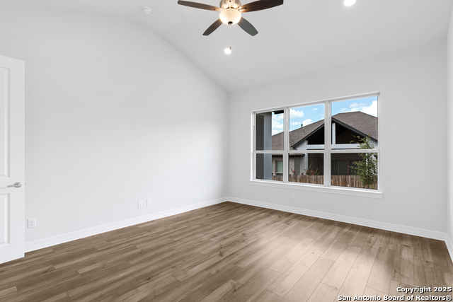Image 26 of 47 For 923 Gyngell Lane