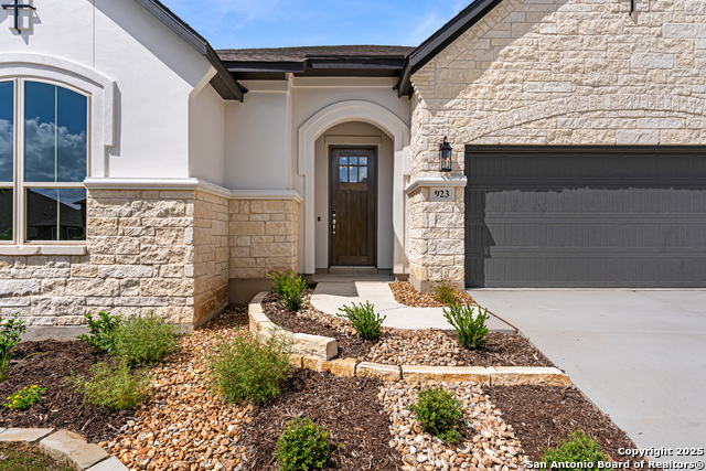 Image 3 of 47 For 923 Gyngell Lane