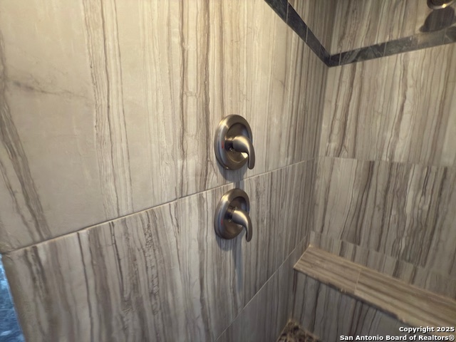 Image 13 of 33 For 10567 Dugas Drive