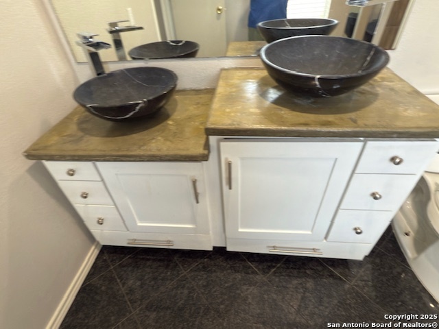 Image 14 of 33 For 10567 Dugas Drive
