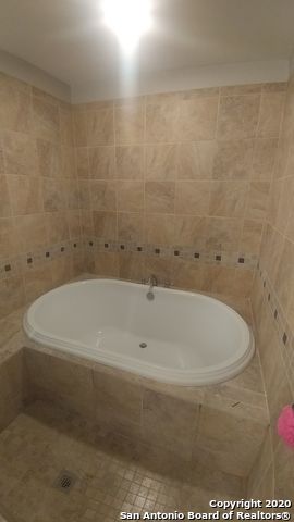 Image 14 of 24 For 4818 Cambray Dr.