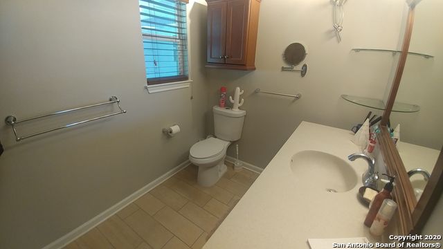 Image 15 of 24 For 4818 Cambray Dr.