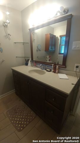 Image 18 of 24 For 4818 Cambray Dr.