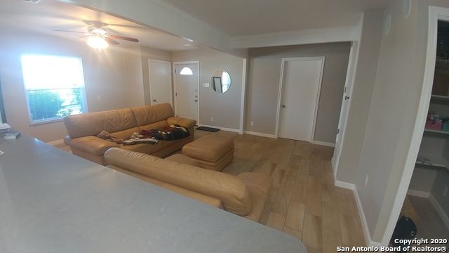 Image 3 of 24 For 4818 Cambray Dr.