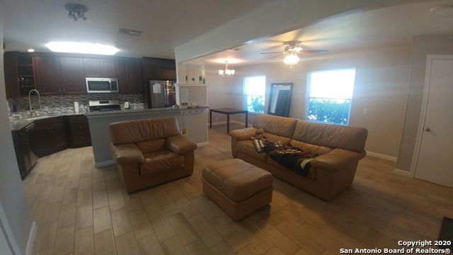 Image 4 of 24 For 4818 Cambray Dr.