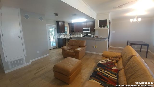 Image 6 of 24 For 4818 Cambray Dr.