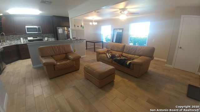 Image 7 of 24 For 4818 Cambray Dr.