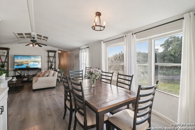 Listing photo id 12 for 160 Deer View