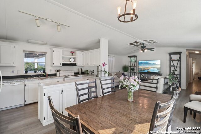 Listing photo id 15 for 160 Deer View