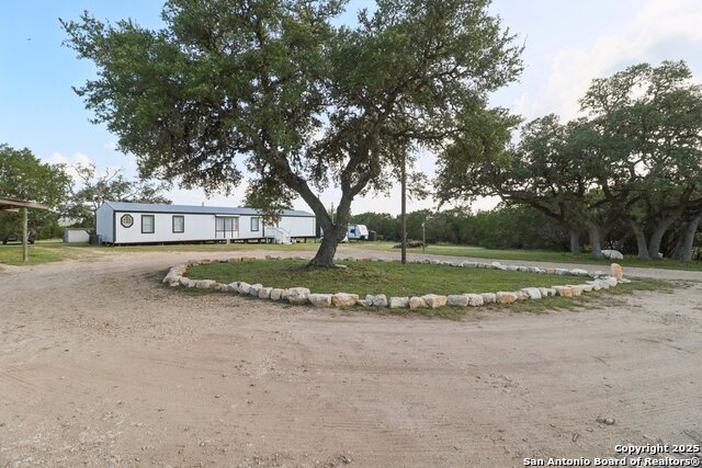Listing photo id 3 for 160 Deer View