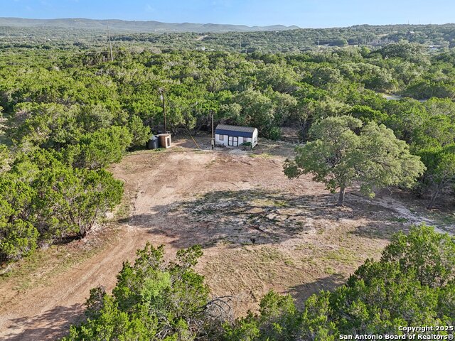 Listing photo id 4 for 160 Deer View