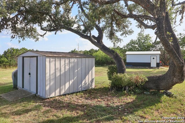 Listing photo id 5 for 160 Deer View