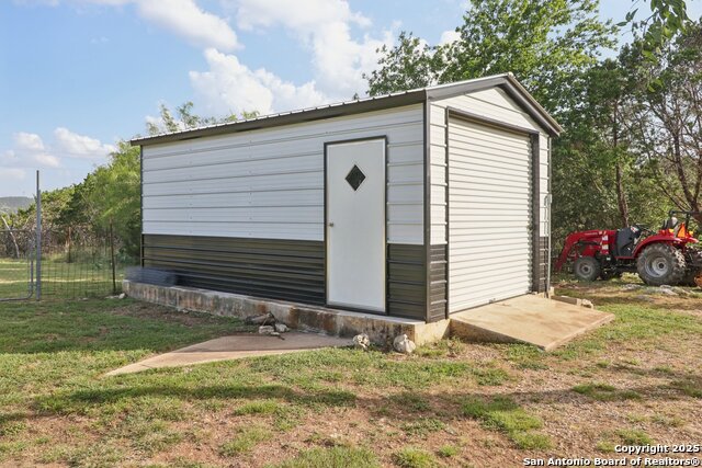 Listing photo id 6 for 160 Deer View