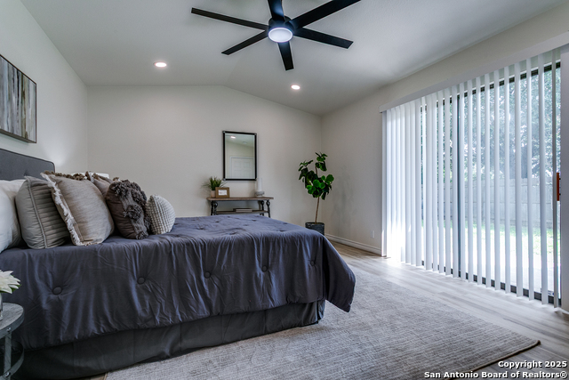 Image 12 of 25 For 5938 Larkmeadow Dr
