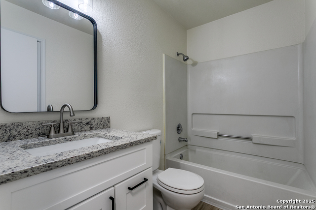 Image 16 of 25 For 5938 Larkmeadow Dr