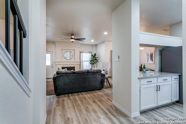 Image 20 of 25 For 5938 Larkmeadow Dr