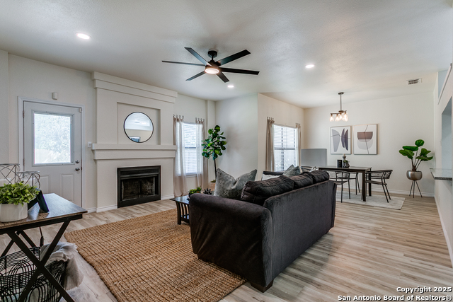 Image 21 of 25 For 5938 Larkmeadow Dr