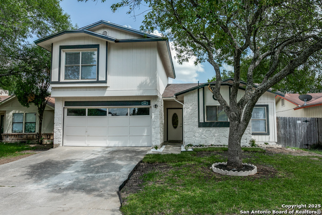 Image 4 of 25 For 5938 Larkmeadow Dr