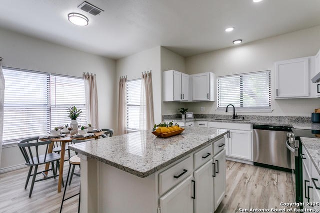Image 7 of 25 For 5938 Larkmeadow Dr