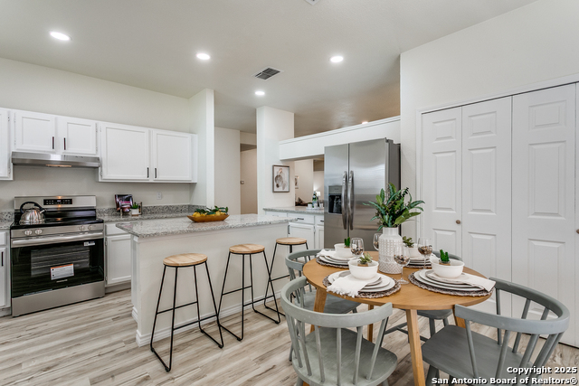 Image 8 of 25 For 5938 Larkmeadow Dr