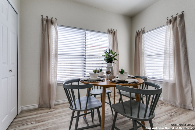 Image 9 of 25 For 5938 Larkmeadow Dr