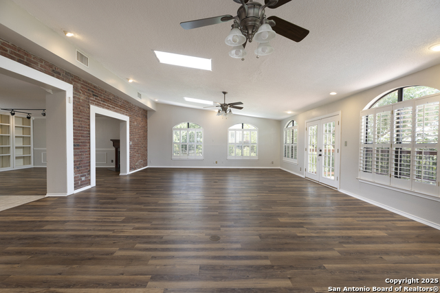 Image 17 of 46 For 18510 Paloma Wood